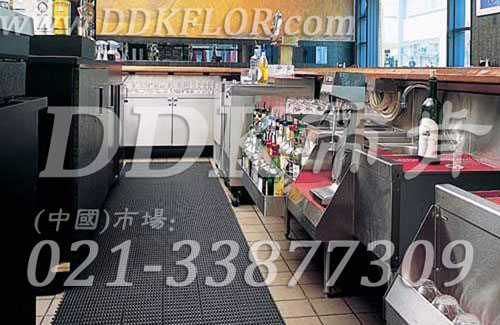黑色_餐廳地面通道防滑防護直紋網格毯（14）樣板圖片,帝肯(DDK)_1900_798（食堂餐廳廚房防滑材料）效果圖，廚房地墊,廚房地毯,廚房地膠,廚房防滑地墊,廚房防滑地毯,廚房防滑地磚,廚房防滑墊,后廚用輸水墊,餐廳廚房專用地毯,餐廳防滑地墊,食堂專用防滑地毯,食堂用防滑地墊,食堂防滑墊,