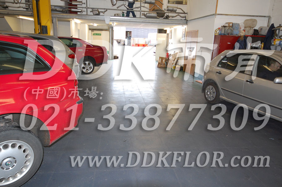 車庫裝修車庫地坪地面材料（16）_灰色平紋防滑表面車庫地板樣板圖片,帝肯(DDK)_2000_C618（地下車庫地面材料）效果圖,別墅私家車庫裝修,車庫pvc地板,車庫地坪,車庫地墊,車庫地板,車庫地膠,車庫塑料地毯,車庫塑膠地板,車庫防滑墊,停車場(chǎng)防滑墊