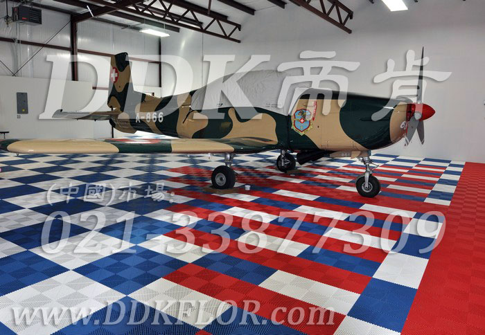 私人飛機停機坪做法（17）_私人飛機庫停機地面_紅藍白色地板樣板圖片,帝肯(DDK)_8100_2267（私人飛機庫地面地板材料做法）效果圖,私人飛機停機坪,機場地面設備,飛機場地板,飛機地面設備,航空地面設備